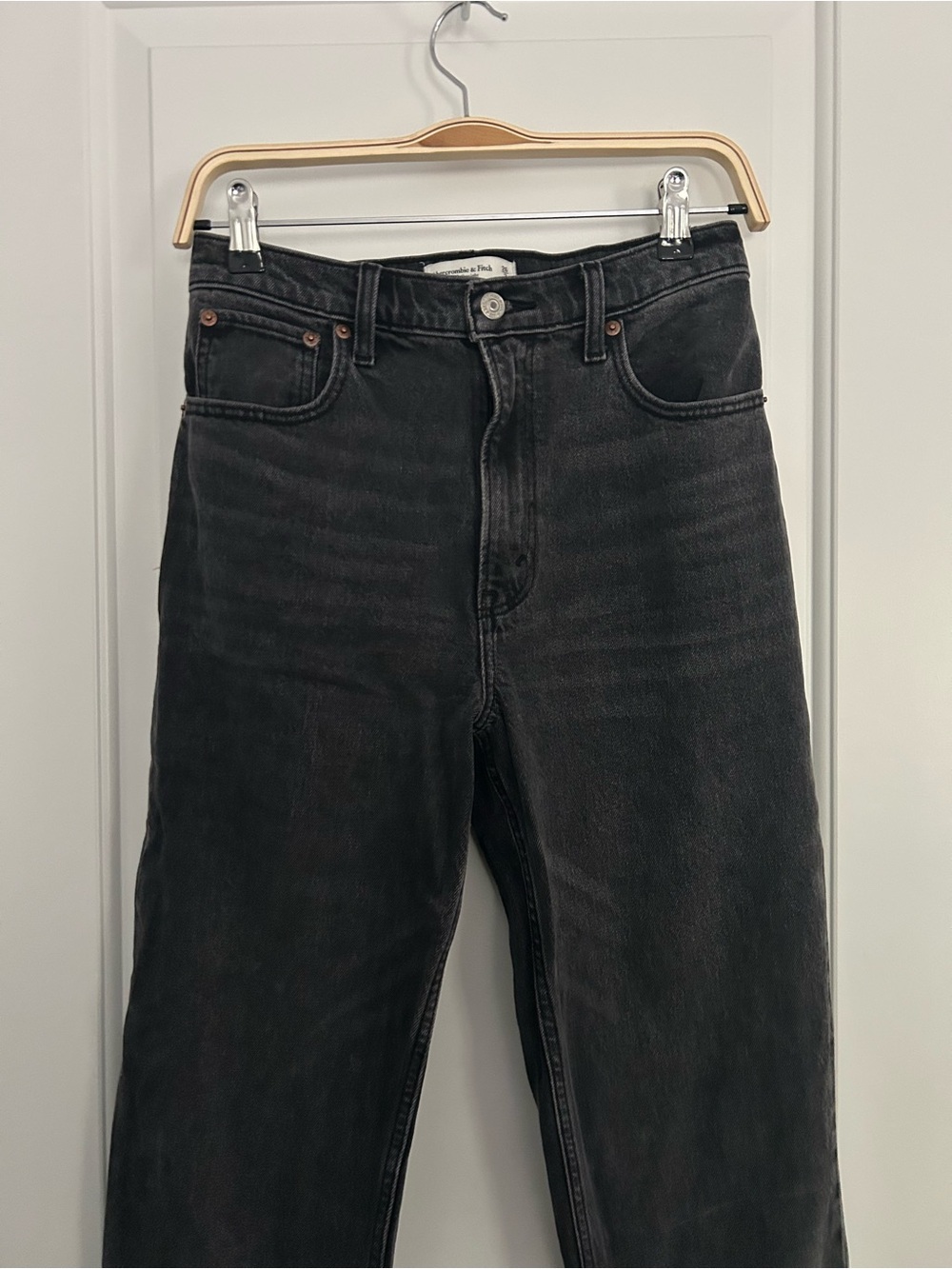 Abercrombie The 90s Straight Ultra High Rise Black Jeans - Picture 3 of 5